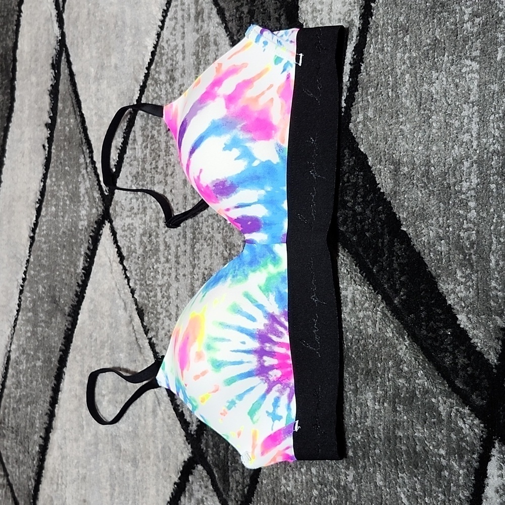 VS PINK WEAR EVERYWHERE LIGHTLY LINED WIRELESS MUITI-COLOR TIE-DYE BRA 3…